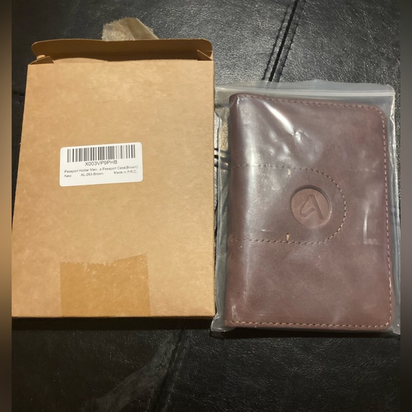 Passport Men’s Case Genuine Leather Color Brown - Picture 12 of 15